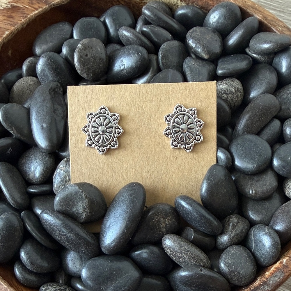 925 Sterling Silver Floral Concho Stud Earrings - Women Jewelry